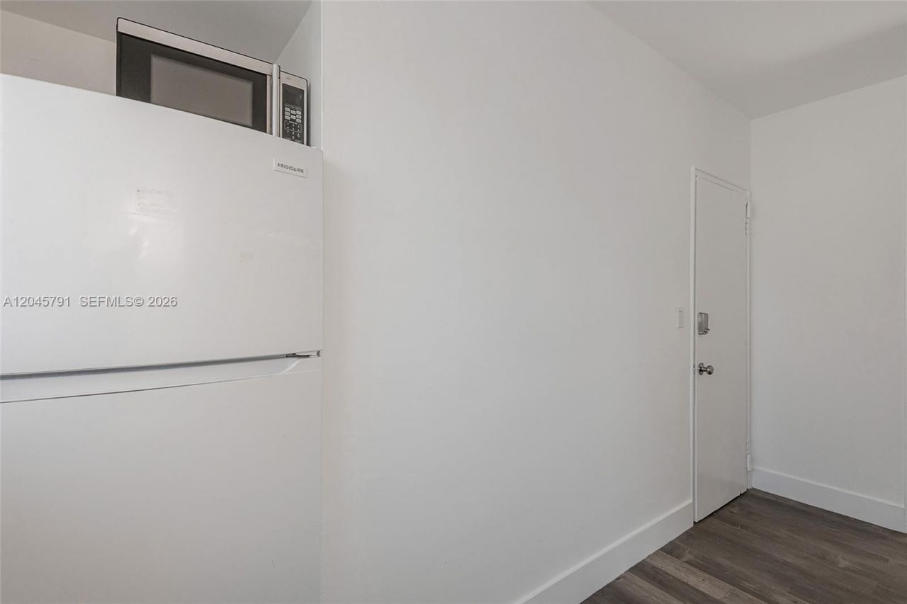 8340 Crespi Blvd , Unit 20, Miami Beach, FL 33141 Photo