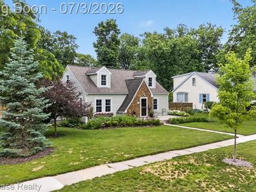 215 S Houghton Street, Milford Vlg, MI 48381