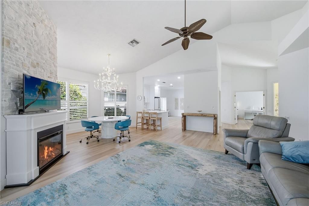 5900 Fountain Dr, Naples, FL 34119 Photo