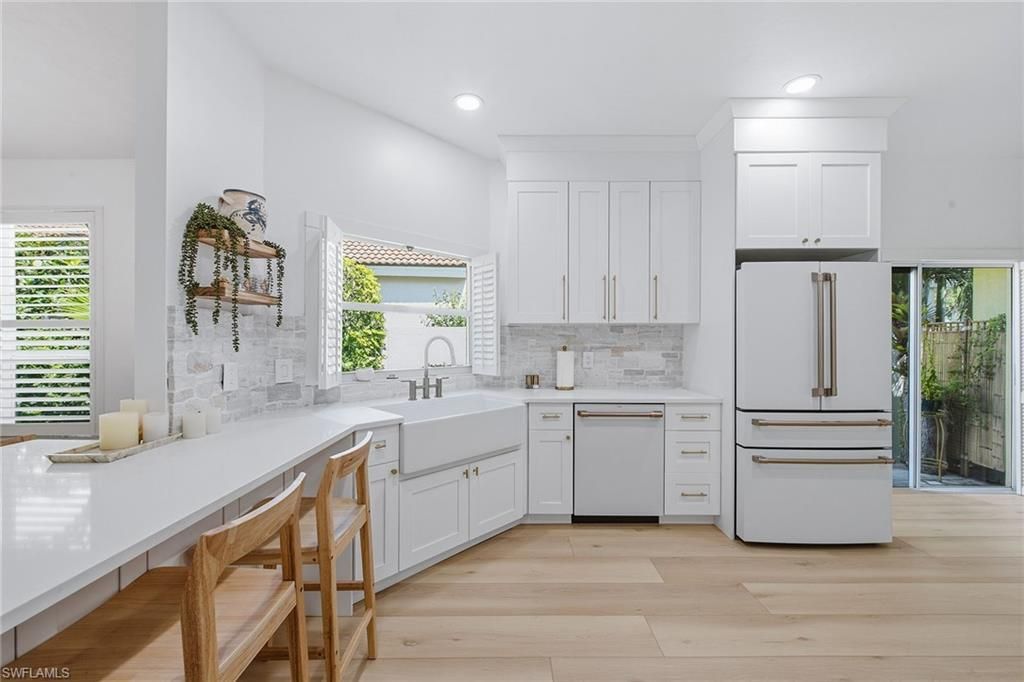 5900 Fountain Dr, Naples, FL 34119 Photo