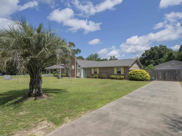 5900 Pamela Dr, Milton, FL 32570
