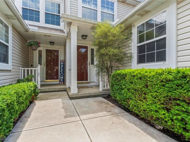 1105 Windmill Way N, Avon, OH 44011 Photo 2