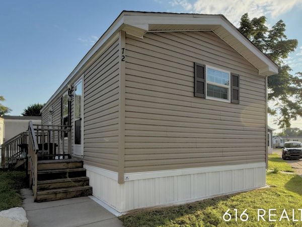 72 N Green Meadow Street SE, Grand Rapids, MI 49548