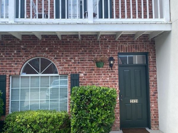 2121 Plantation Ln, Baton Rouge, LA 70820