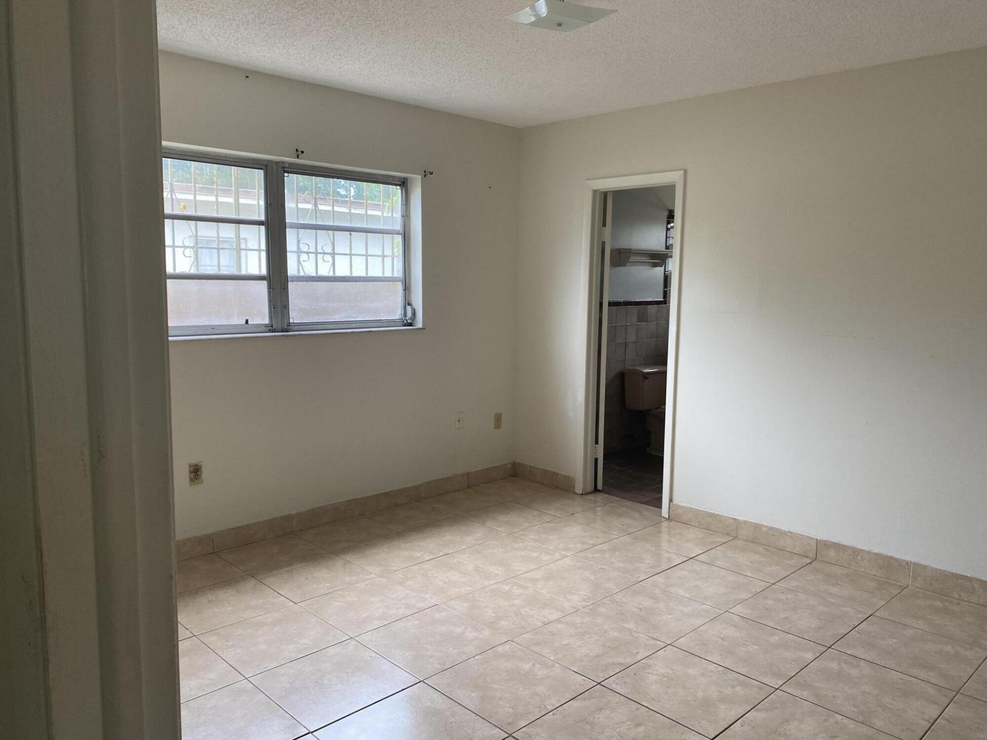 1050 NW 100th Street, Miami, FL 33150 Photo