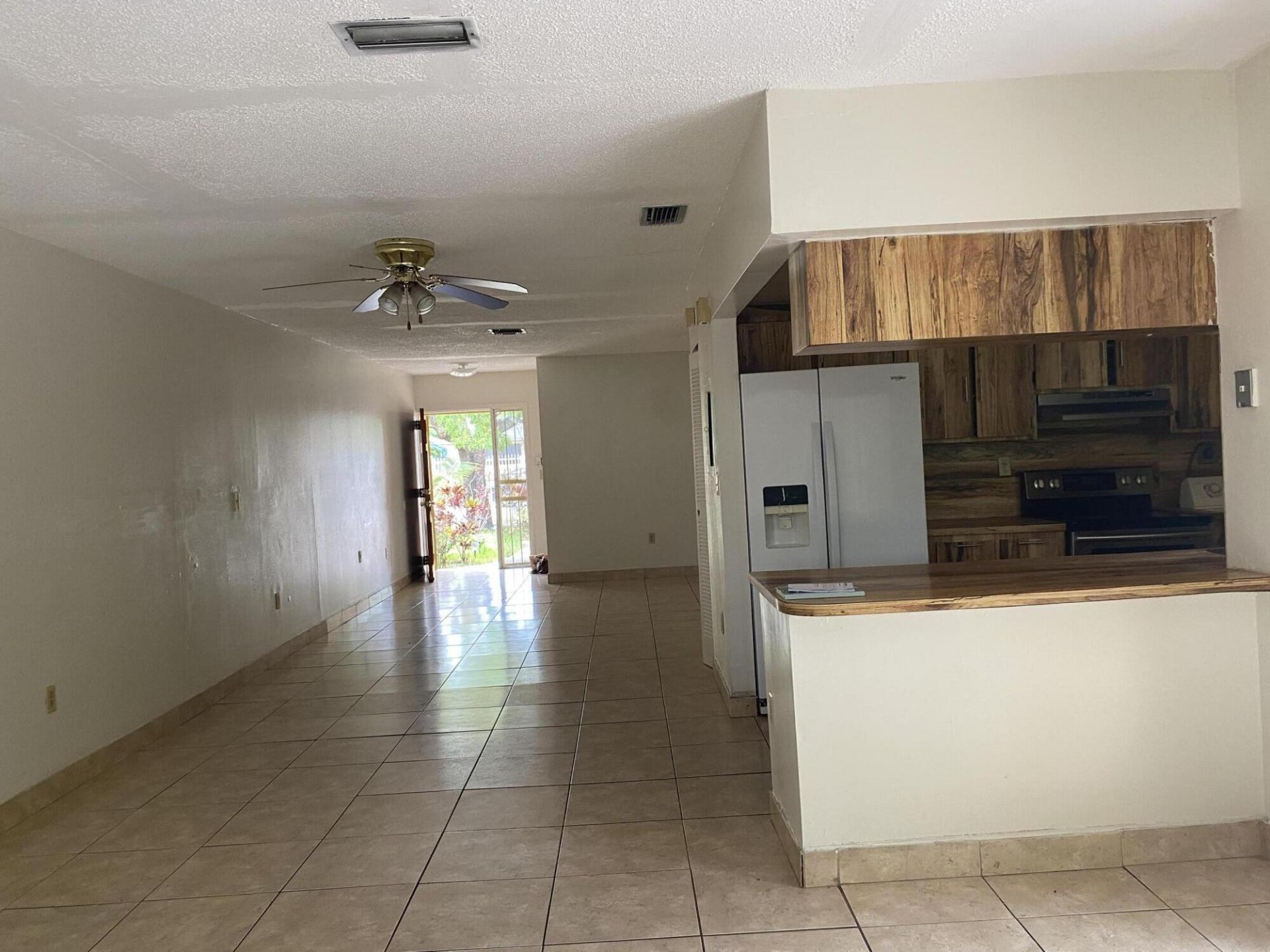 1050 NW 100th Street, Miami, FL 33150 Photo