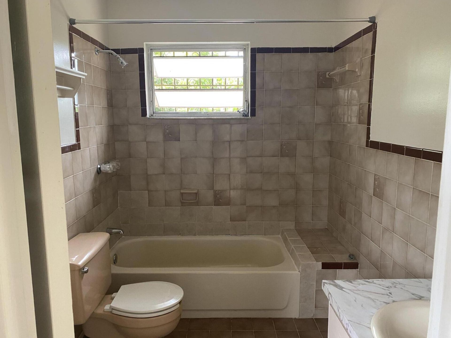 1050 NW 100th Street, Miami, FL 33150 Photo