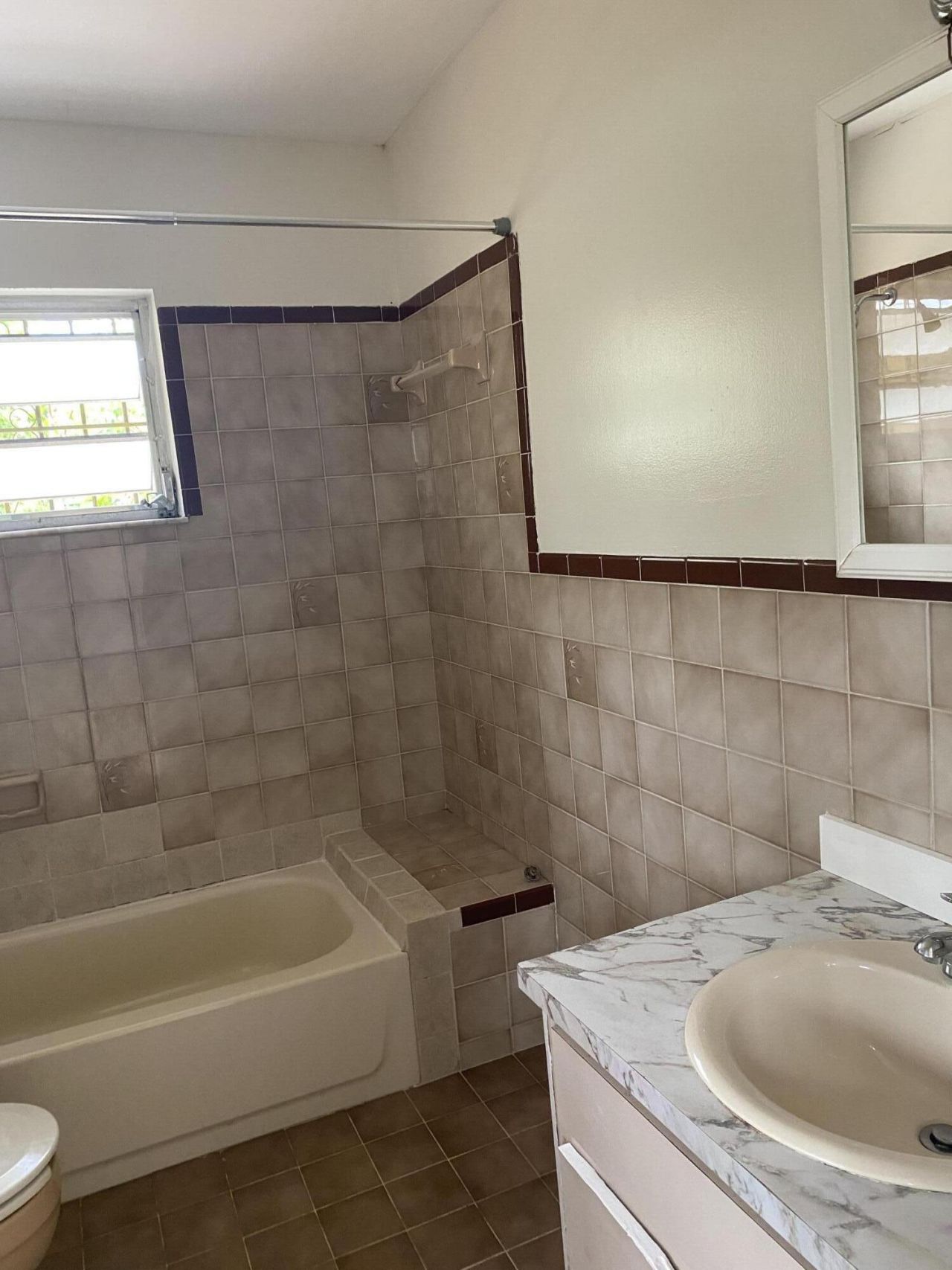 1050 NW 100th Street, Miami, FL 33150 Photo
