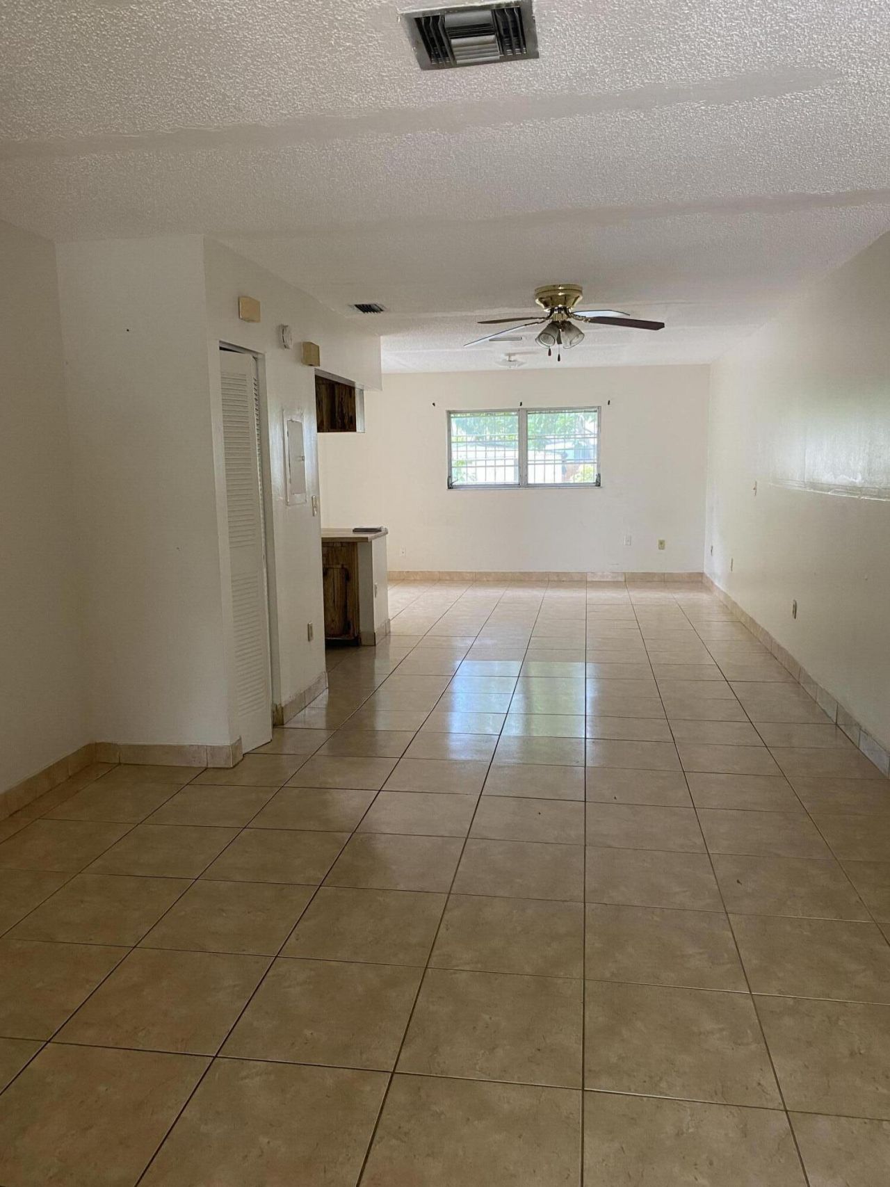 1050 NW 100th Street, Miami, FL 33150 Photo