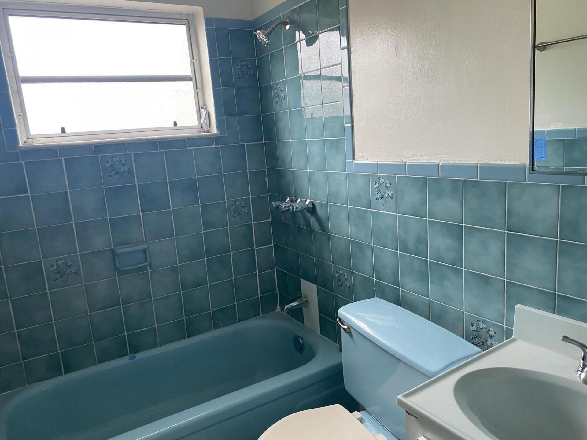 1050 NW 100th Street, Miami, FL 33150 Photo