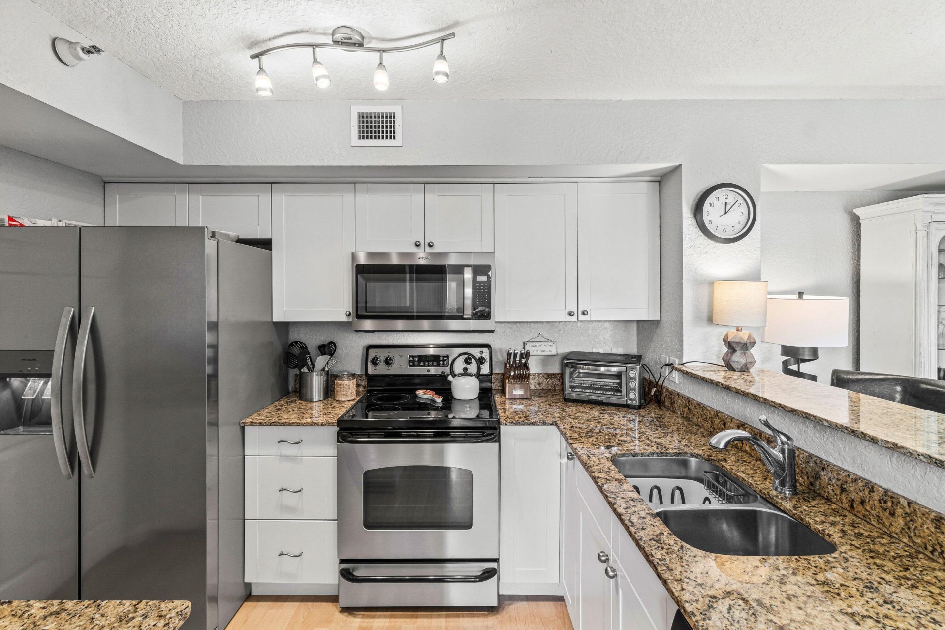 145 Yacht Club Way, Unit 210, Hypoluxo, FL 33462 Photo