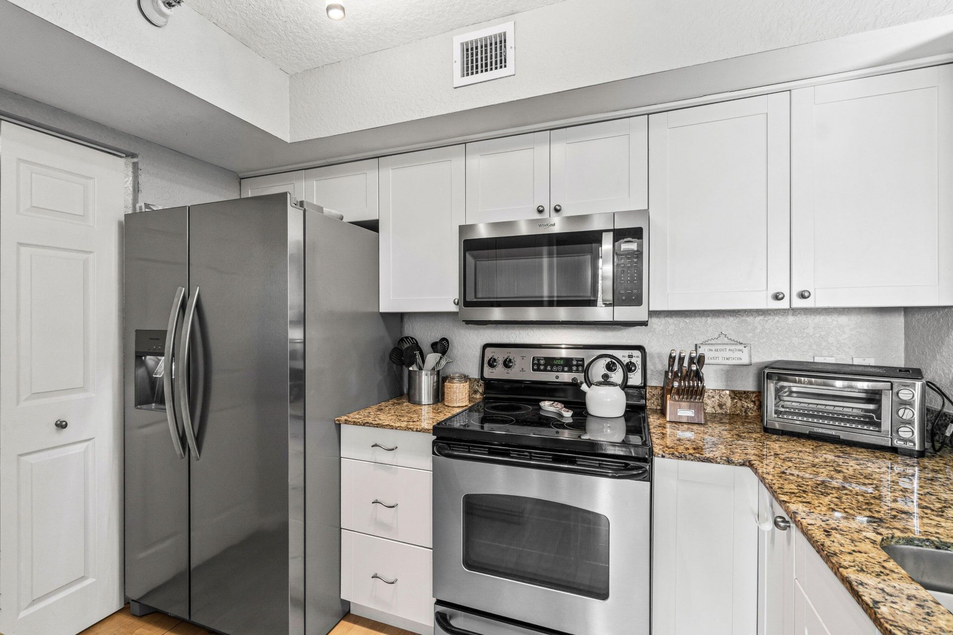 145 Yacht Club Way, Unit 210, Hypoluxo, FL 33462 Photo