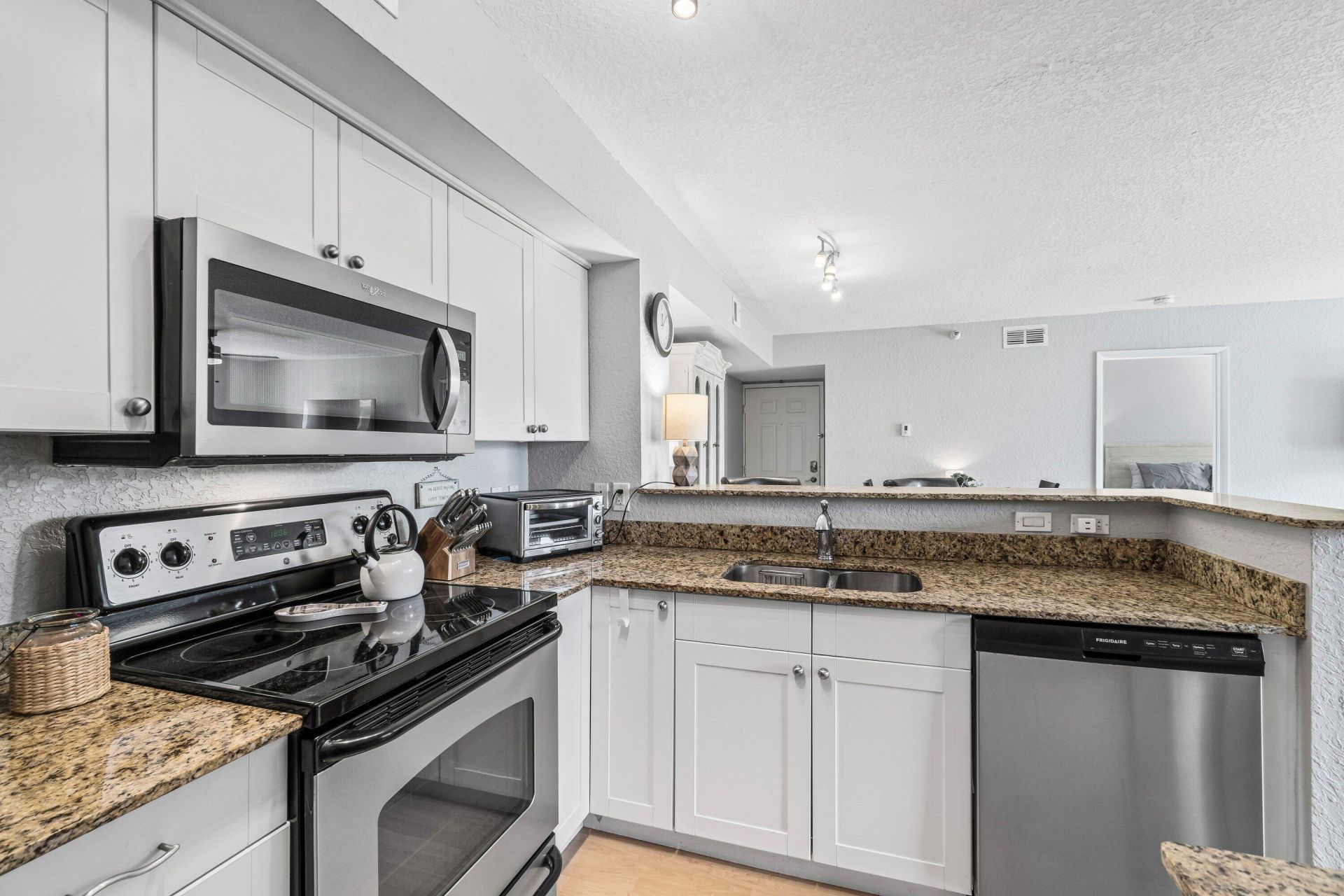 145 Yacht Club Way, Unit 210, Hypoluxo, FL 33462 Photo