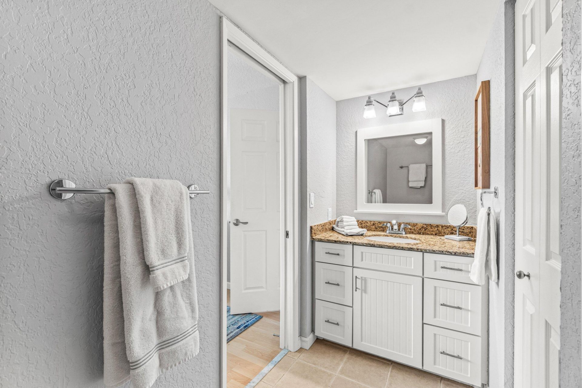 145 Yacht Club Way, Unit 210, Hypoluxo, FL 33462 Photo