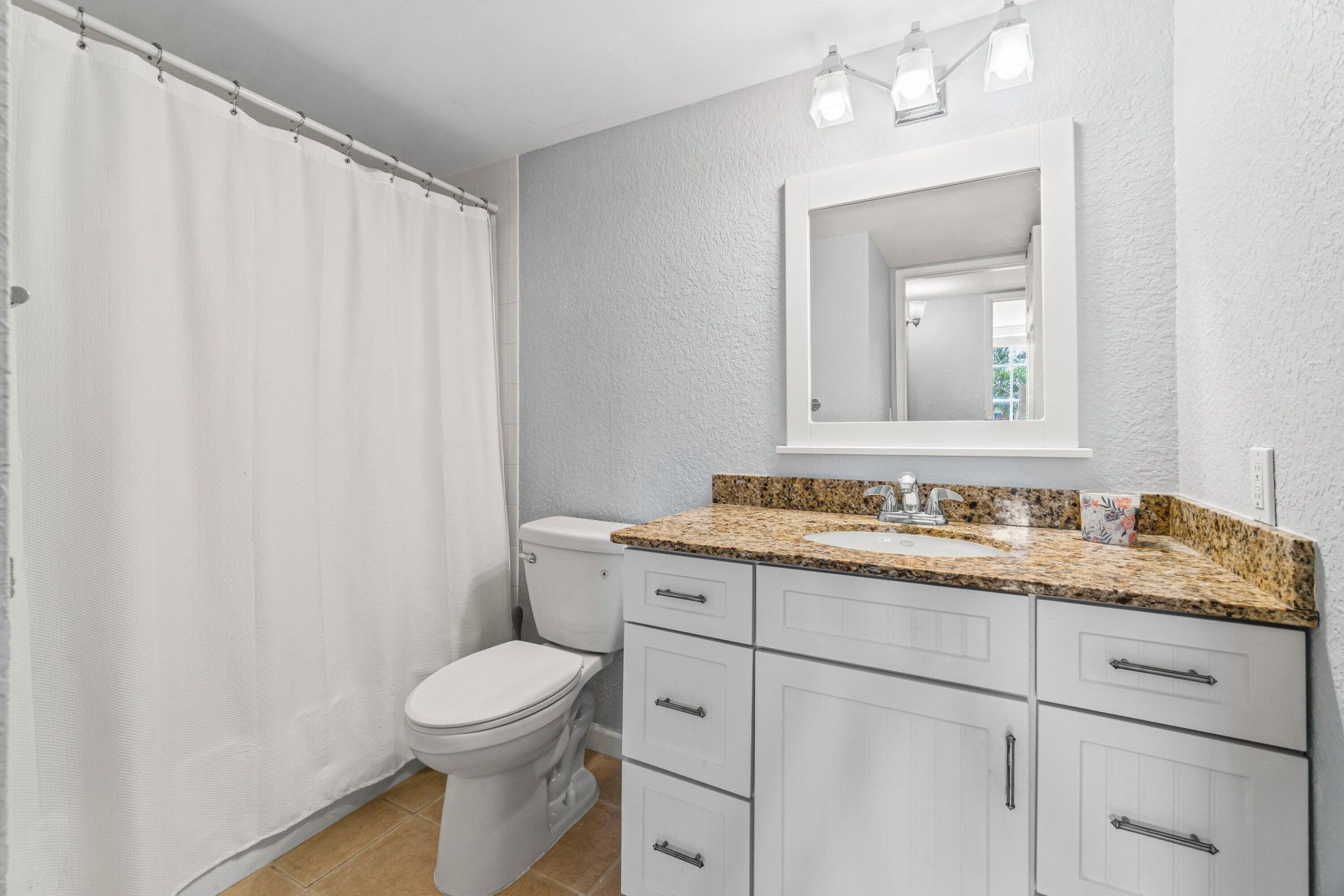 145 Yacht Club Way, Unit 210, Hypoluxo, FL 33462 Photo