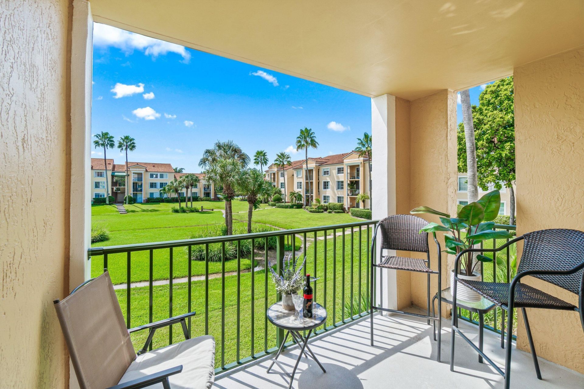 145 Yacht Club Way, Unit 210, Hypoluxo, FL 33462 Photo