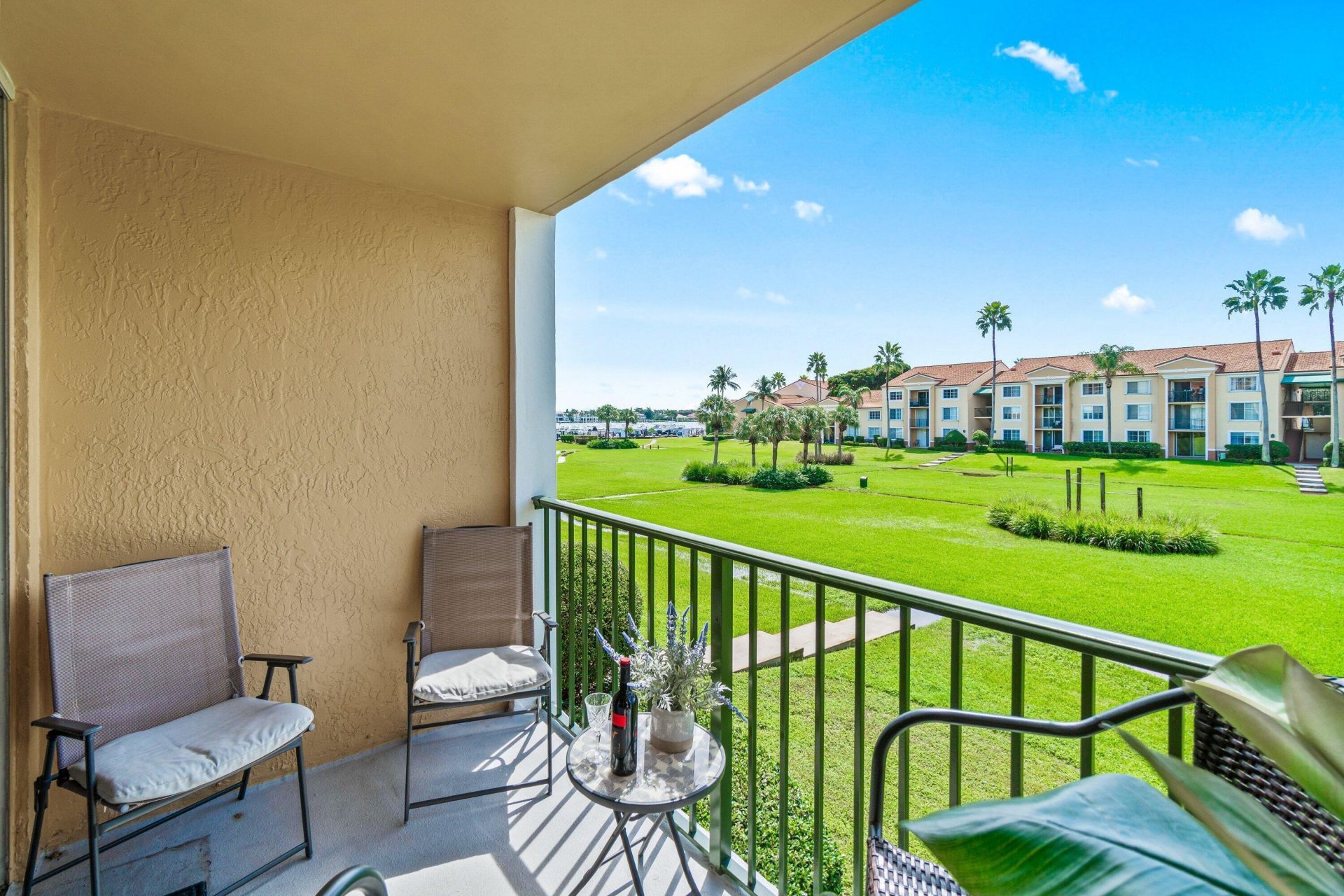 145 Yacht Club Way, Unit 210, Hypoluxo, FL 33462 Photo