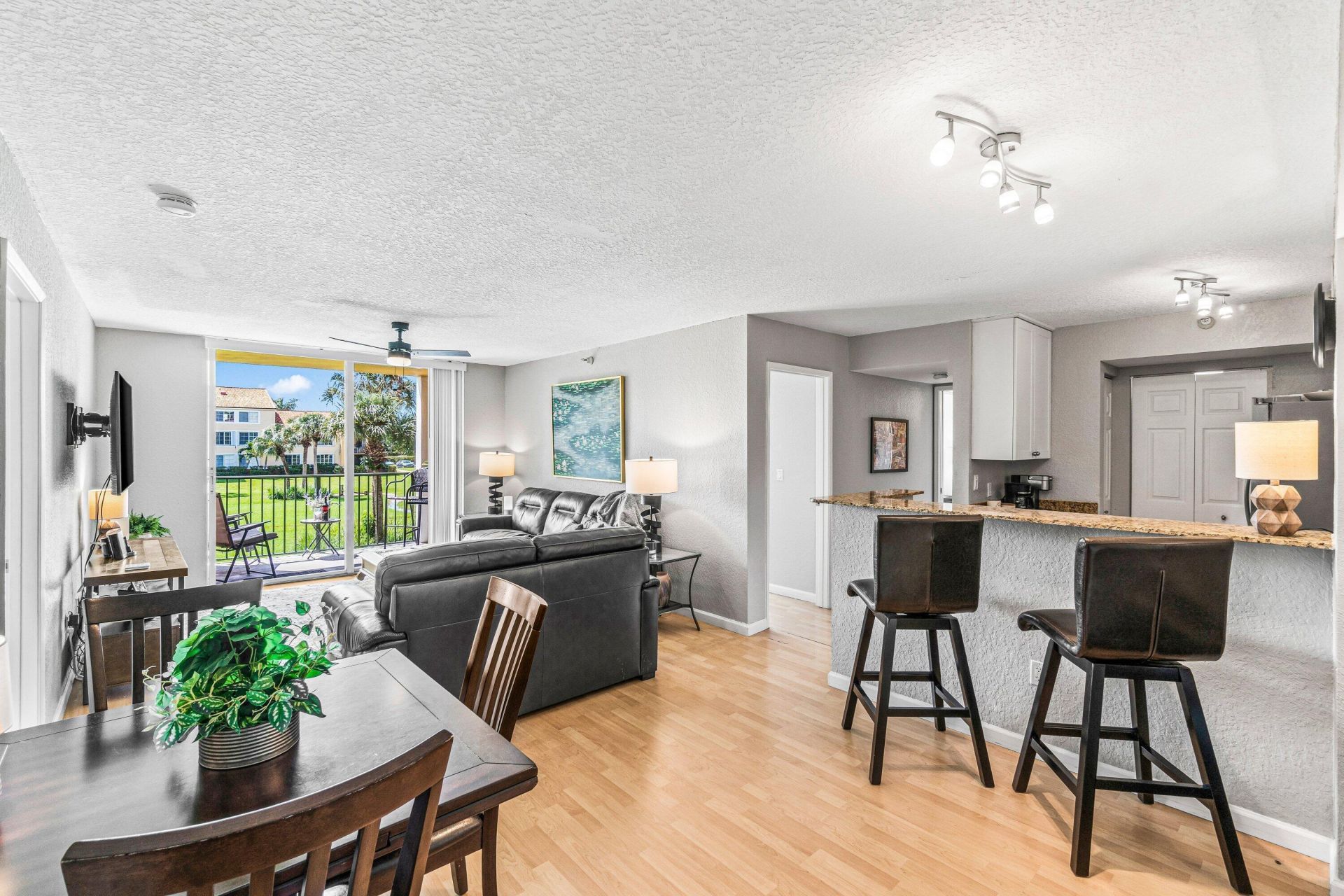 145 Yacht Club Way, Unit 210, Hypoluxo, FL 33462 Photo