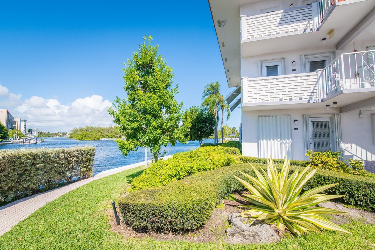 101 NE 19th Avenue, Unit 228, Deerfield Beach, FL 33441 Photo