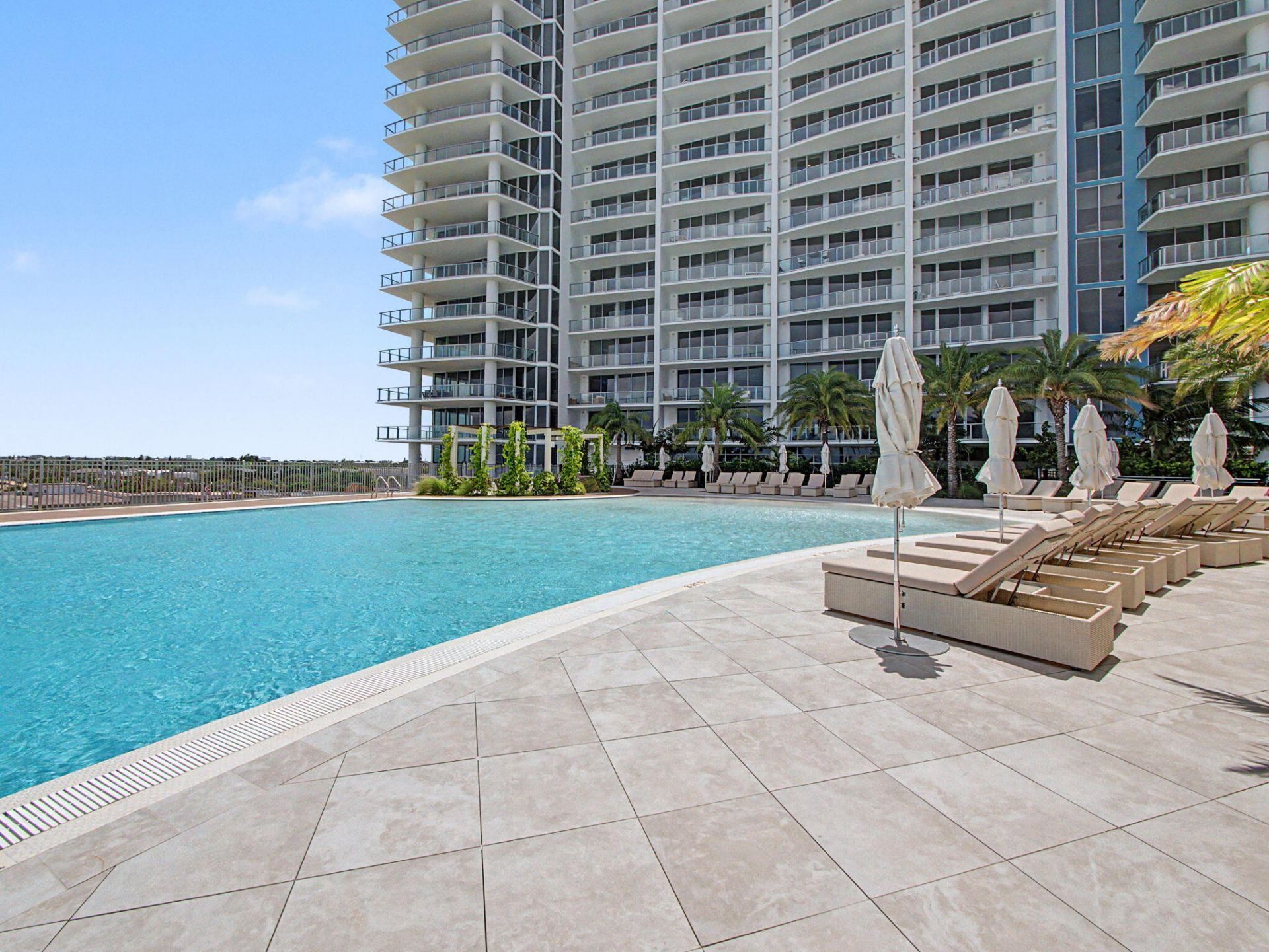 220 Lake Shore Drive, Unit 621, Lake Park, FL 33403 Photo