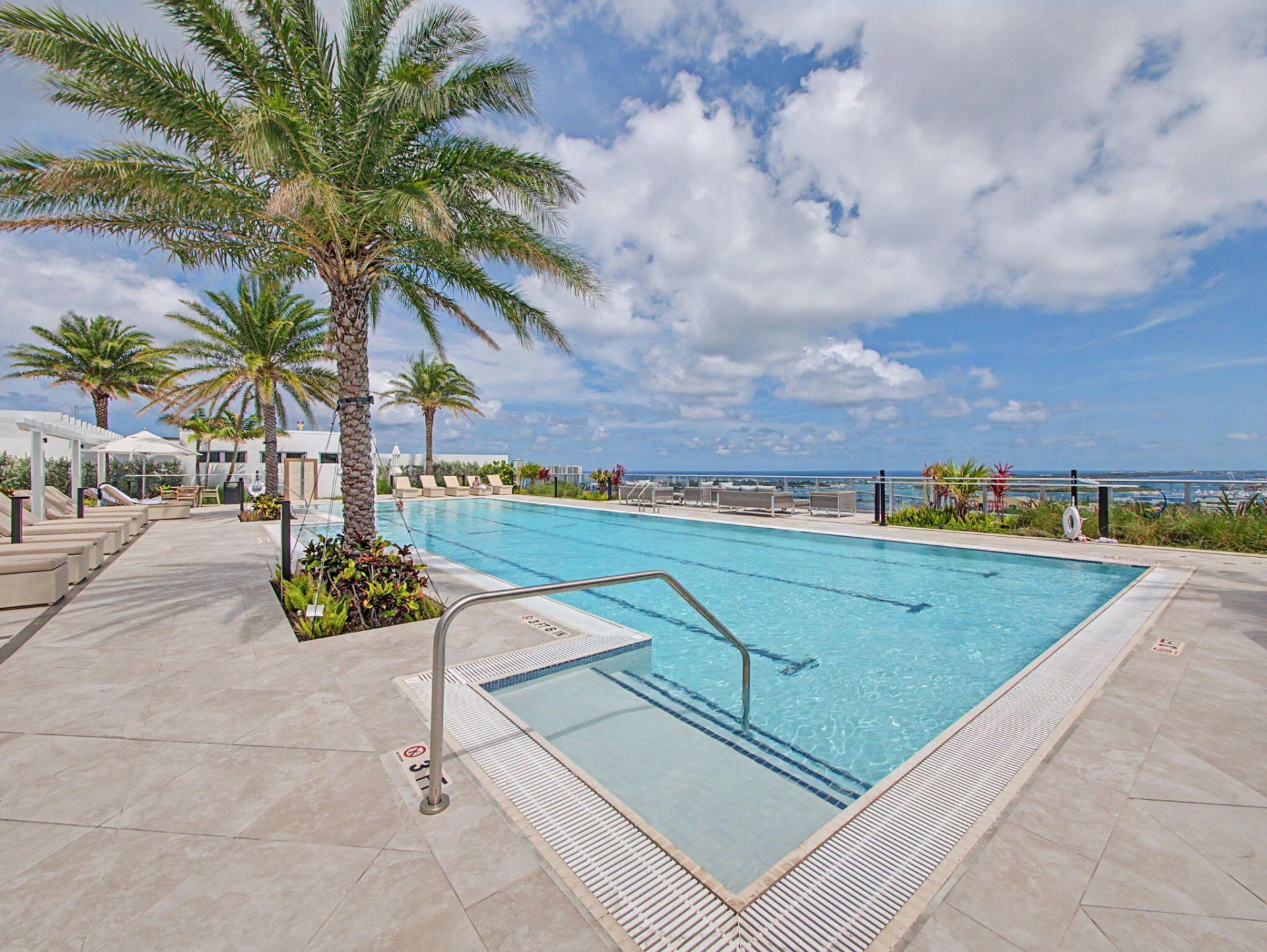 220 Lake Shore Drive, Unit 621, Lake Park, FL 33403 Photo