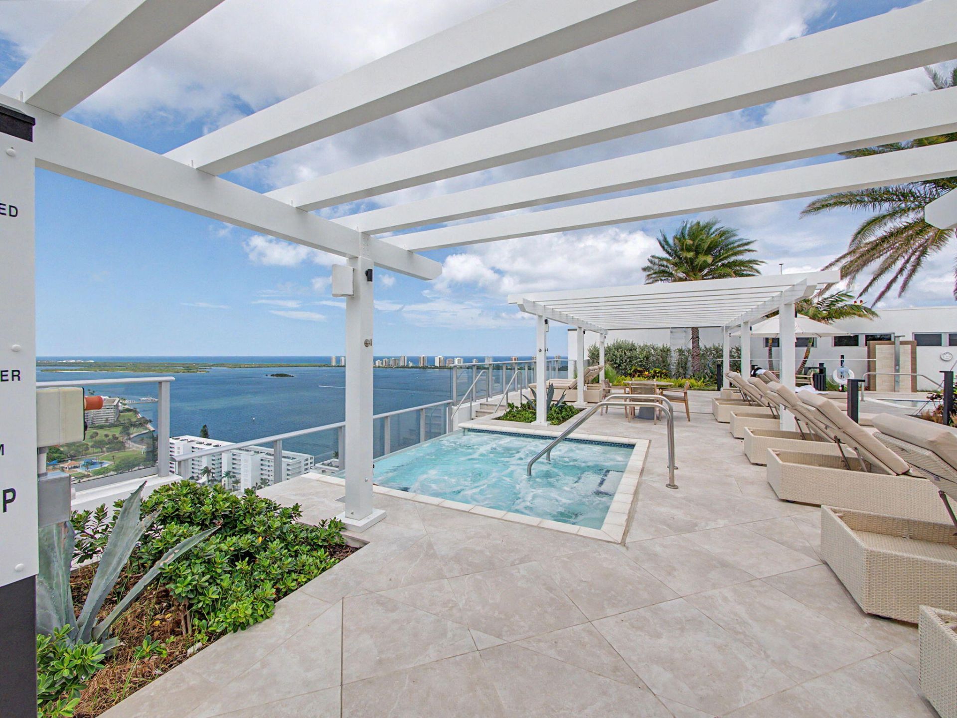 220 Lake Shore Drive, Unit 621, Lake Park, FL 33403 Photo