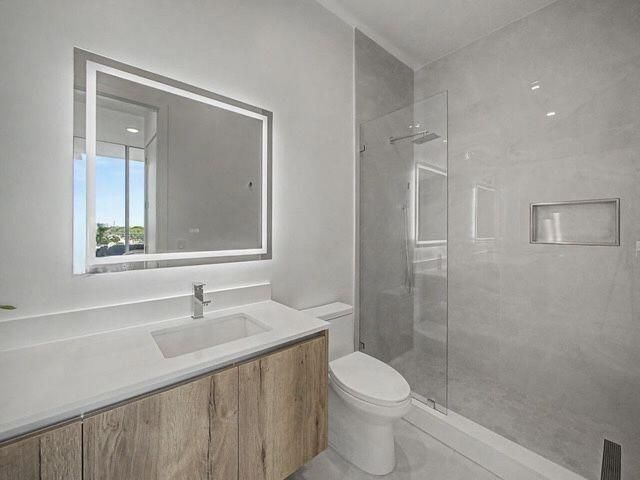 220 Lake Shore Drive, Unit 621, Lake Park, FL 33403 Photo