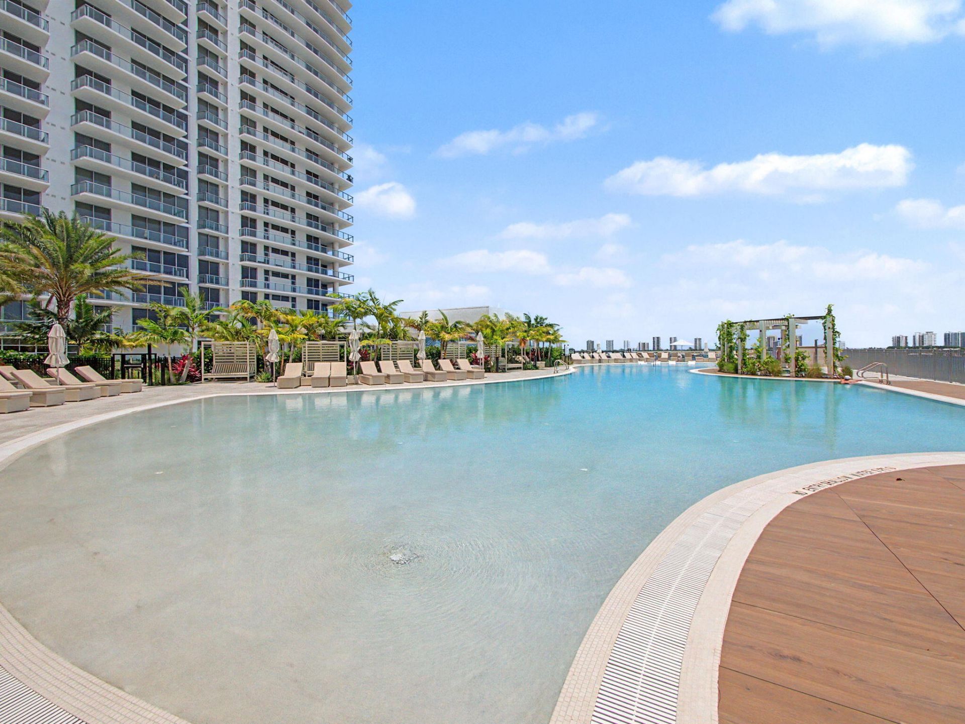 220 Lake Shore Drive, Unit 621, Lake Park, FL 33403 Photo