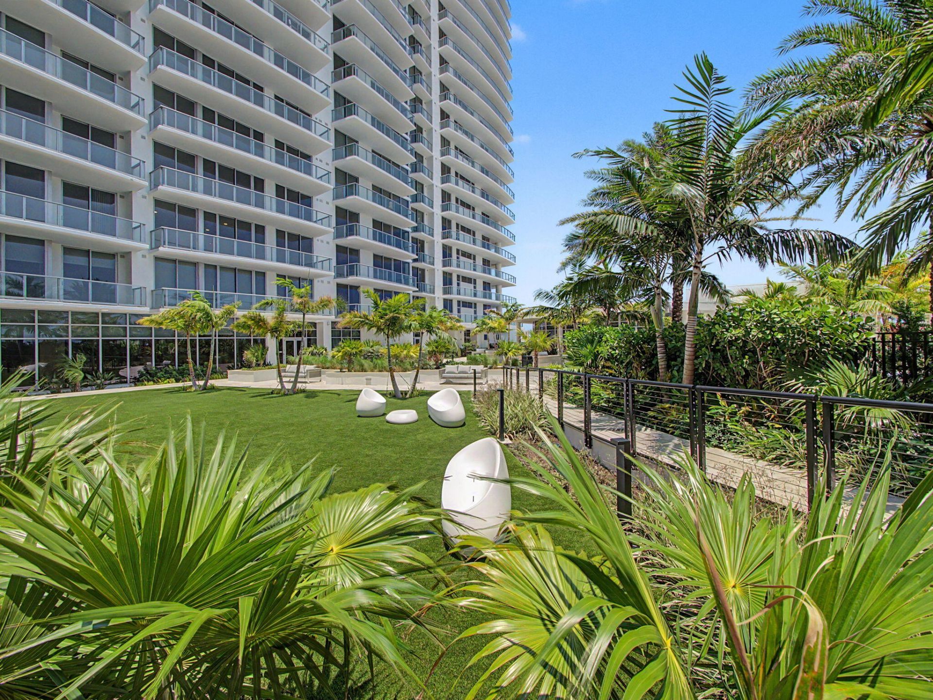 220 Lake Shore Drive, Unit 621, Lake Park, FL 33403 Photo
