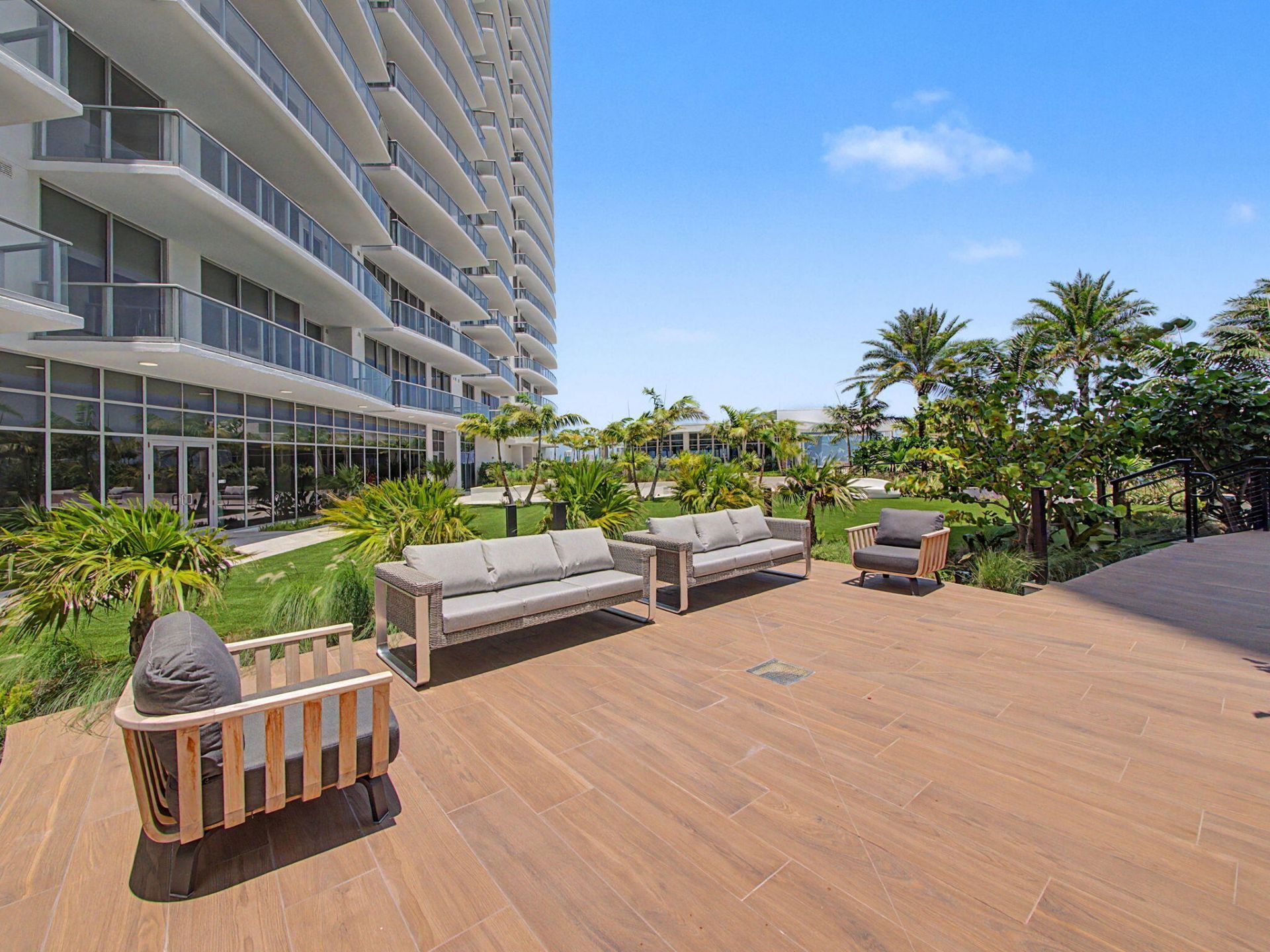 220 Lake Shore Drive, Unit 621, Lake Park, FL 33403 Photo