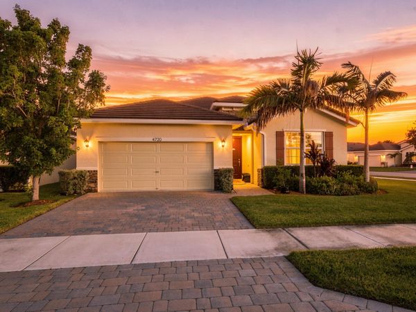 4720 NW Exchange Avenue, Jensen Beach, FL 34957