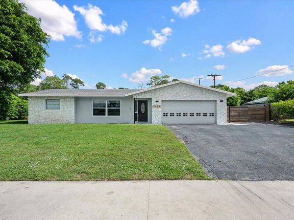 7423 Oakmont Drive, Greenacres, FL 33467