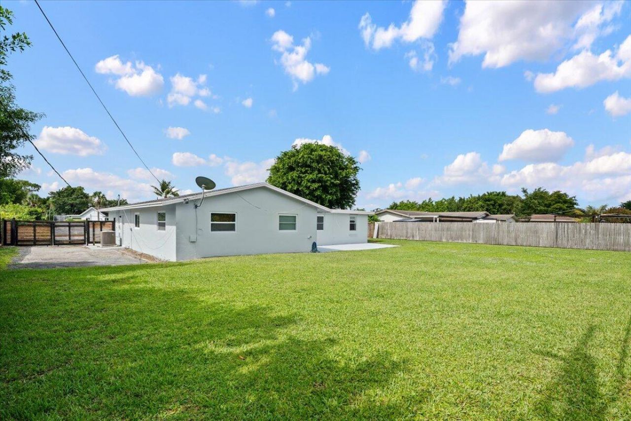 7423 Oakmont Drive, Greenacres, FL 33467 Photo