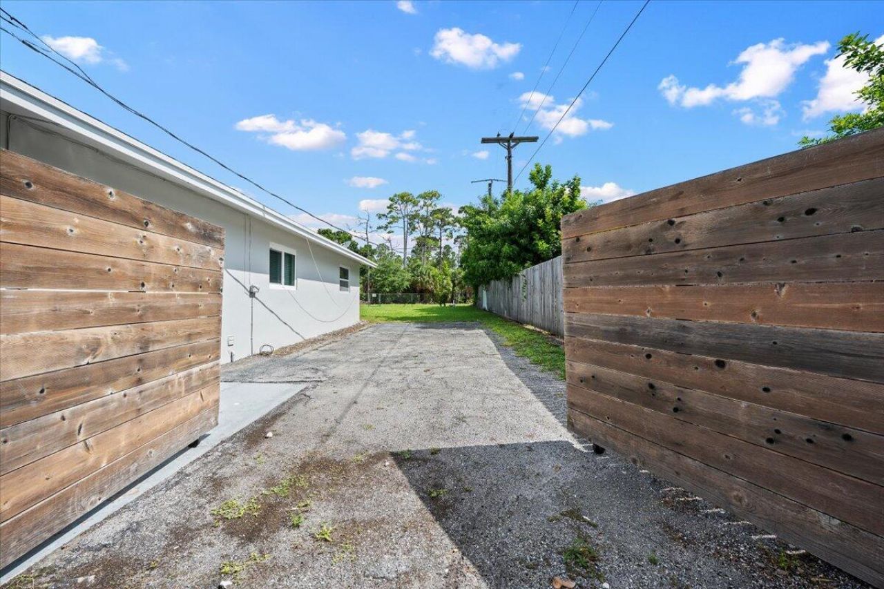 7423 Oakmont Drive, Greenacres, FL 33467 Photo