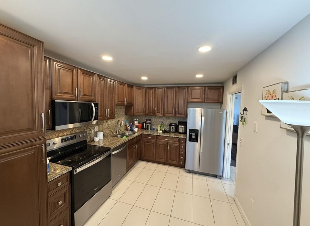 2850 Forest Hills Boulevard, Unit 214, Coral Springs, FL 33065 Photo