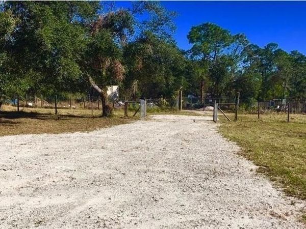 580 N Zambria Street, Clewiston, FL 33440