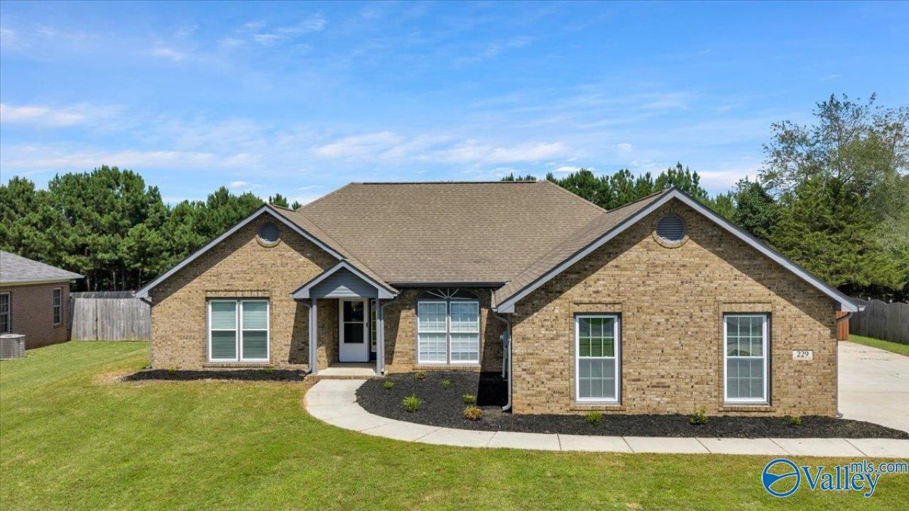 229 Williston Drive, Huntsville, AL 35806 Main Photo
