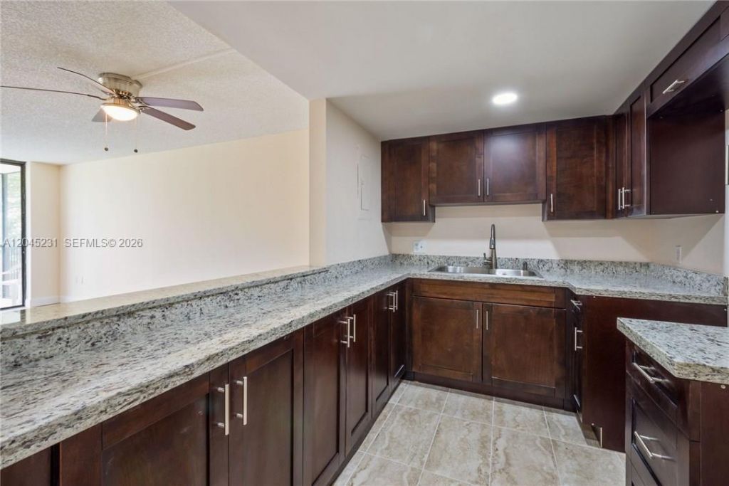 5530 NW 44th St, Unit 408C, Lauderhill, FL 33319 Photo