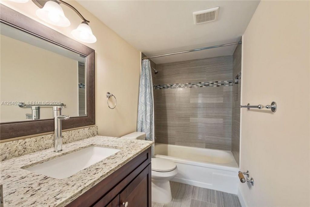 5530 NW 44th St, Unit 408C, Lauderhill, FL 33319 Photo