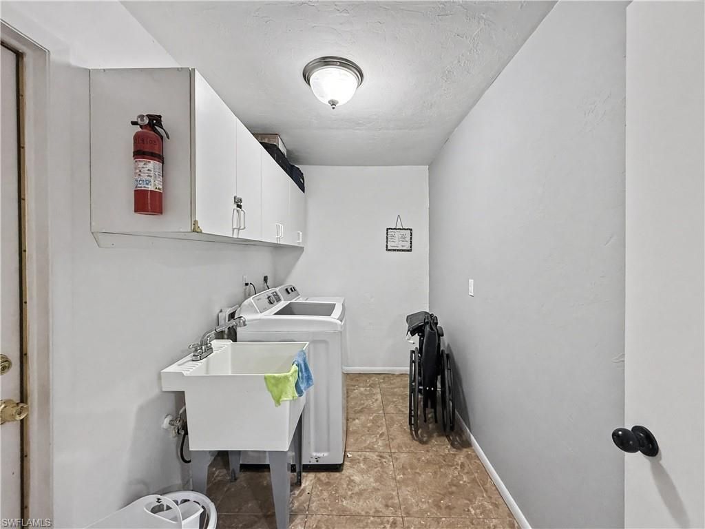 7658 Laurel Valley Rd , Fort Myers, FL 33967 Photo