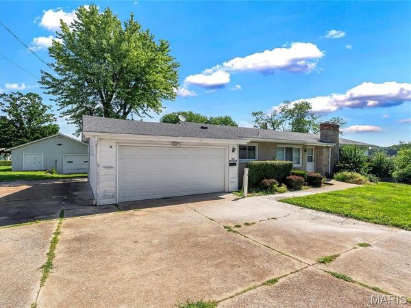 894 Obermark Lane , Washington, MO 63090