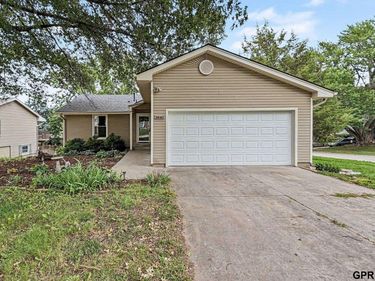 3840 Blackberry Circle, Lincoln, NE 68516
