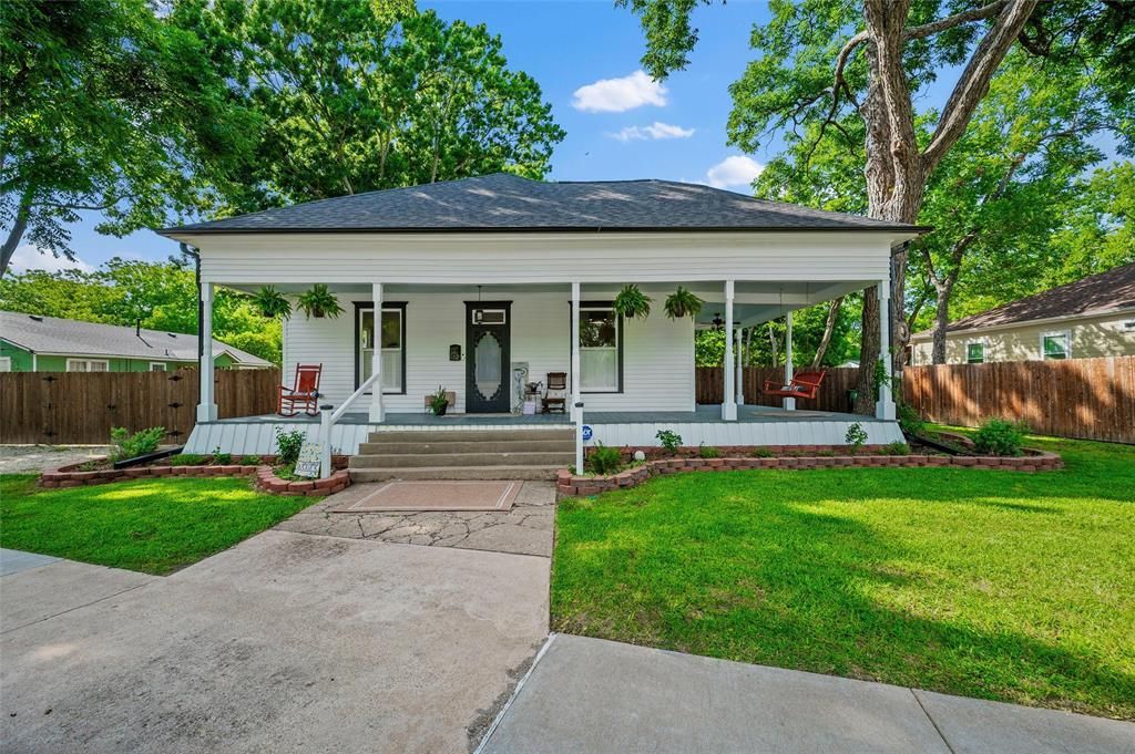 911 E Marvin Avenue, Waxahachie, TX 75165 Main Photo