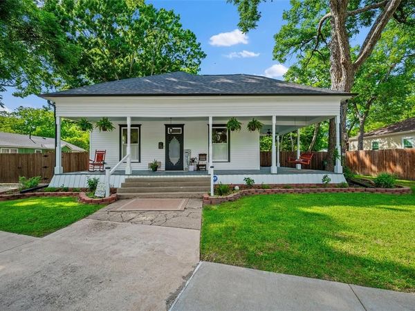 911 E Marvin Avenue, Waxahachie, TX 75165