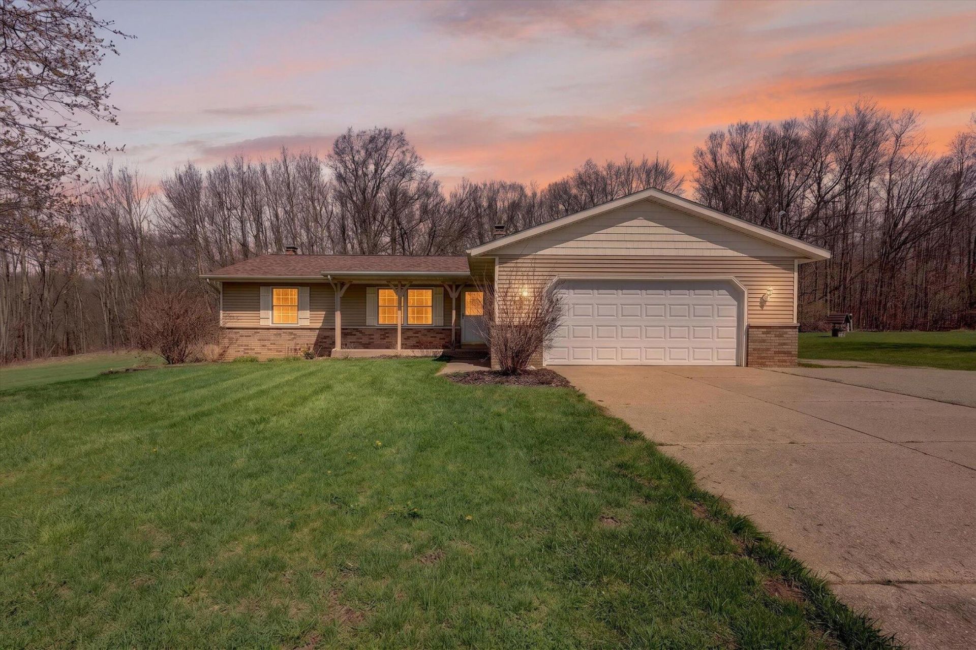 7045 17 Mile (house) Road Ne, Cedar Springs, MI 49319 Main Photo