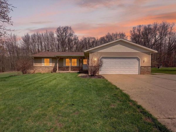 7045 17 Mile (house) Road NE, Cedar Springs, MI 49319