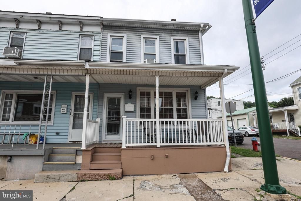 300 S 2ND STREET , SAINT CLAIR, PA 17970