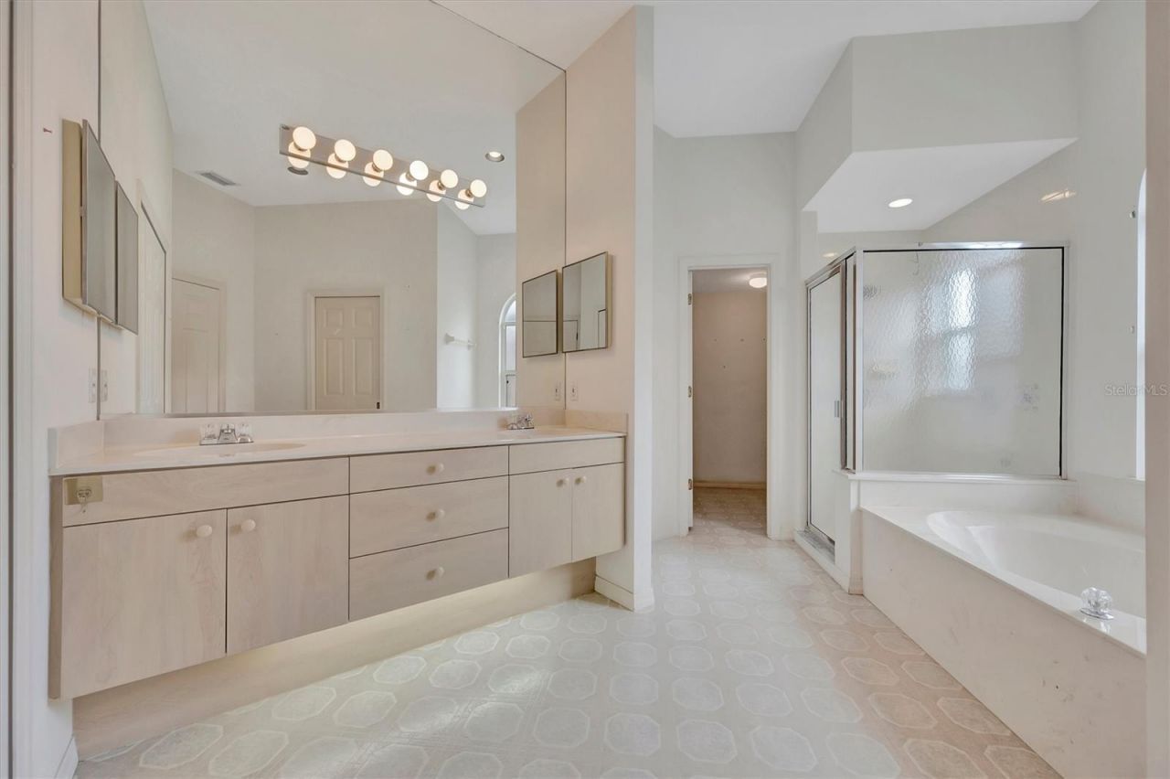4206 73rd Terrace E, Sarasota, FL 34243 Photo