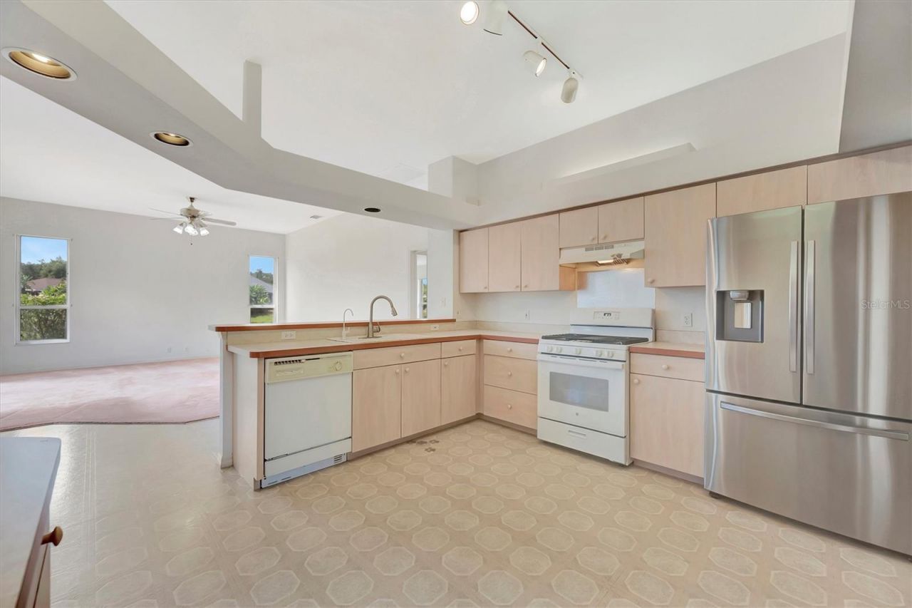 4206 73rd Terrace E, Sarasota, FL 34243 Photo