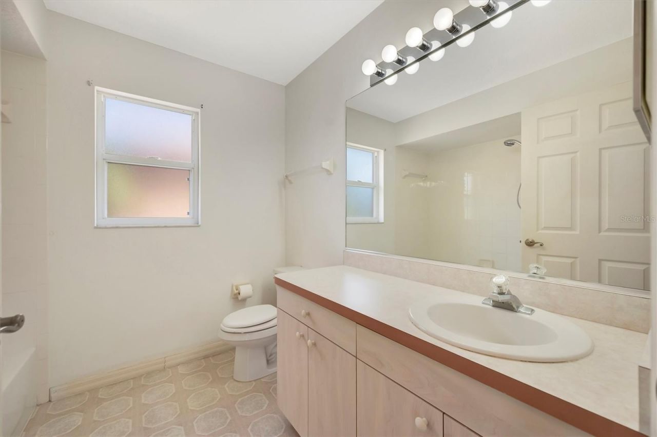 4206 73rd Terrace E, Sarasota, FL 34243 Photo